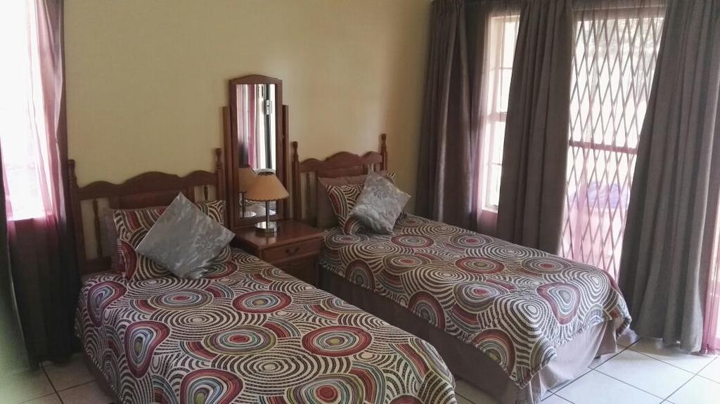 Ezulwini Guest House Ngoại thất bức ảnh